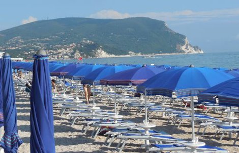 Spiaggia-Villaggio-Conero-Azzurro-Numana